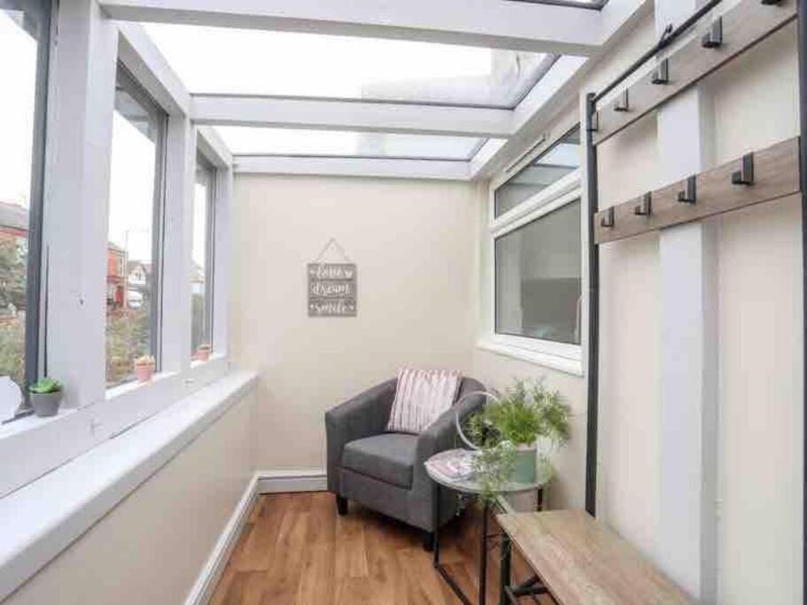 Beeches Bach, 1 Bedroom Cottage With Hot Tub Prestatyn Exterior photo